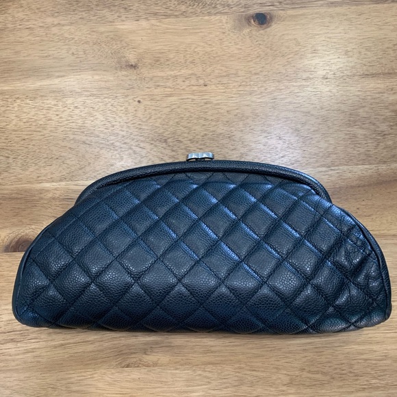 Authentic Chanel caviar leather quilted clutch - Picture 1 of 10